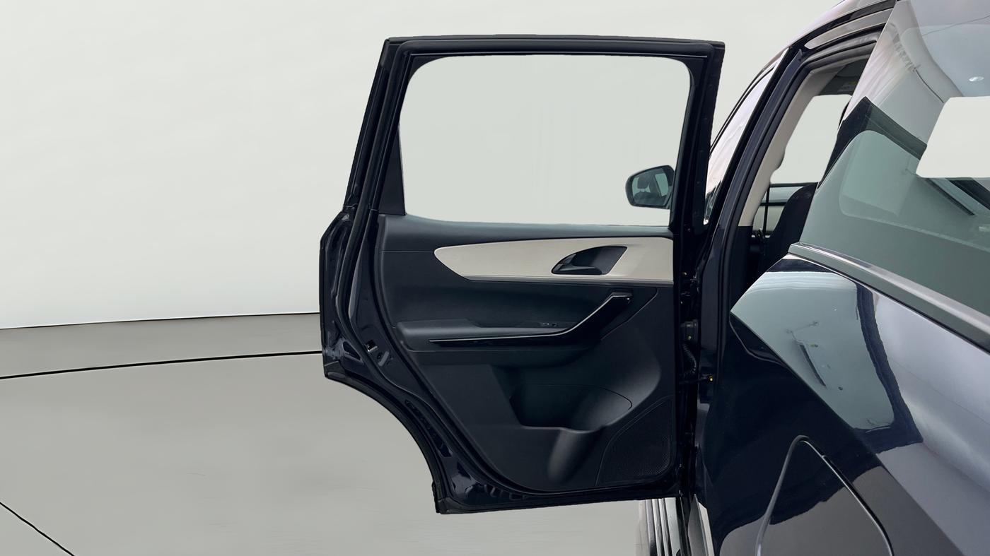 2023 Mahindra XUV700 AX 5 P AT 5 STR, Petrol, Automatic, 35,913 km, LHS Rear Door