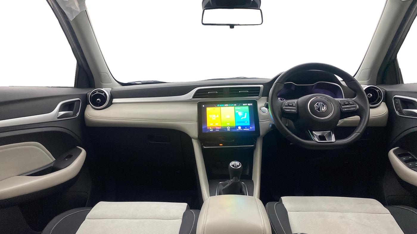 2024 MG ASTOR Shine 1.5 MT (Ivory), Petrol, Manual, 8,579 km, Dashboard