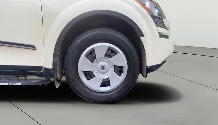 2015 Mahindra XUV500 W6, Diesel, Manual, 76,338 km, Right Front Wheel