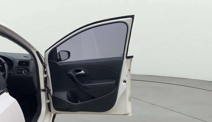 2016 Volkswagen Polo COMFORTLINE 1.2L, Petrol, Manual, 95,471 km, RHS Front Door