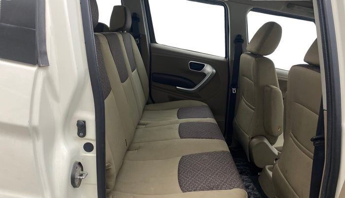 2017 Mahindra TUV300 T8 AMT, Diesel, Automatic, 55,159 km, Right Side Rear Door Cabin