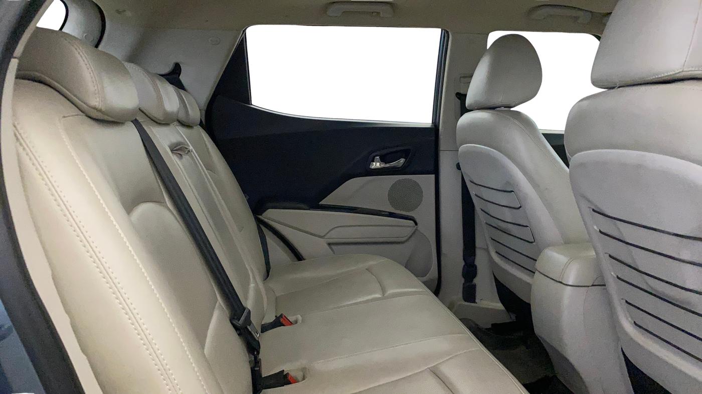 2019 Mahindra XUV300 W8 (O) 1.5 DIESEL AMT, Diesel, Automatic, 81,169 km, Right Side Rear Door Cabin