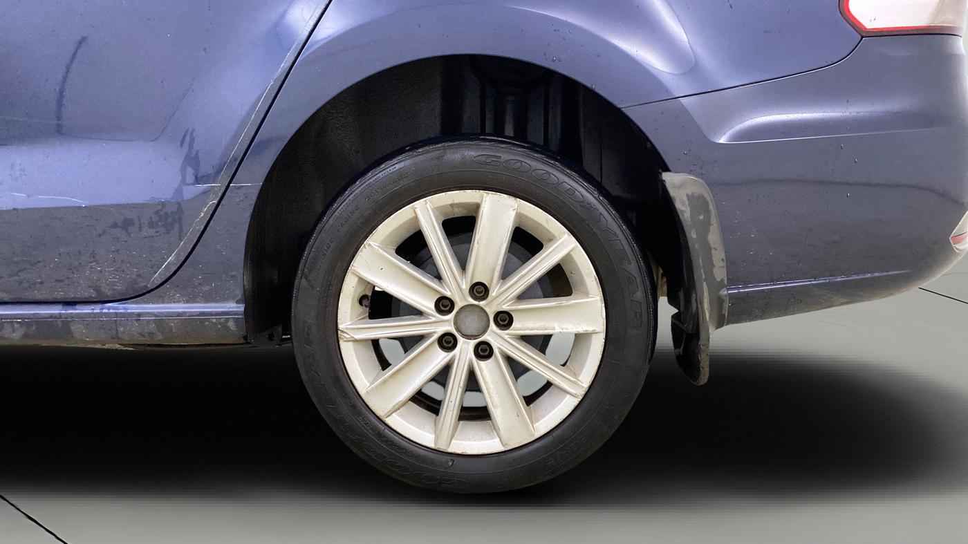 2015 Volkswagen Vento 1.2 TSI HIGHLINE PLUS AT, Petrol, Automatic, 50,563 km, Left Rear Wheel