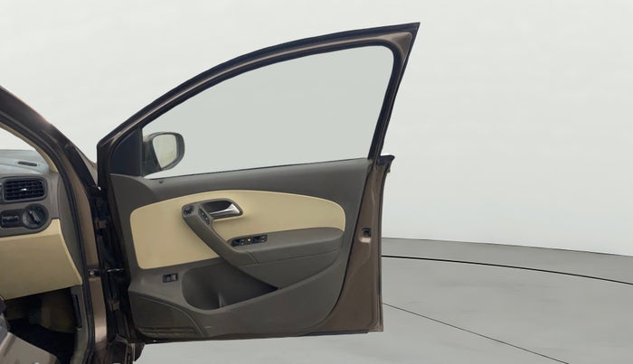 2014 Volkswagen Vento COMFORTLINE 1.5 AT, Diesel, Automatic, 82,598 km, RHS Front Door