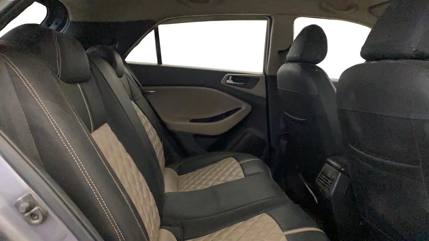 2018 Hyundai Elite i20 MAGNA EXECUTIVE 1.2, Petrol, Manual, 1,11,458 km, Right Side Rear Door Cabin