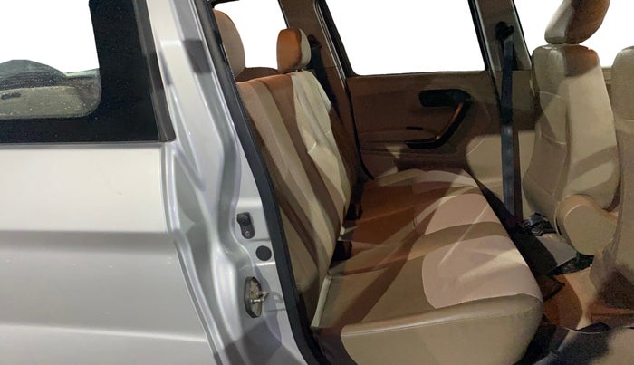 2017 Mahindra TUV300 T6, Diesel, Manual, 20,374 km, Right Side Rear Door Cabin