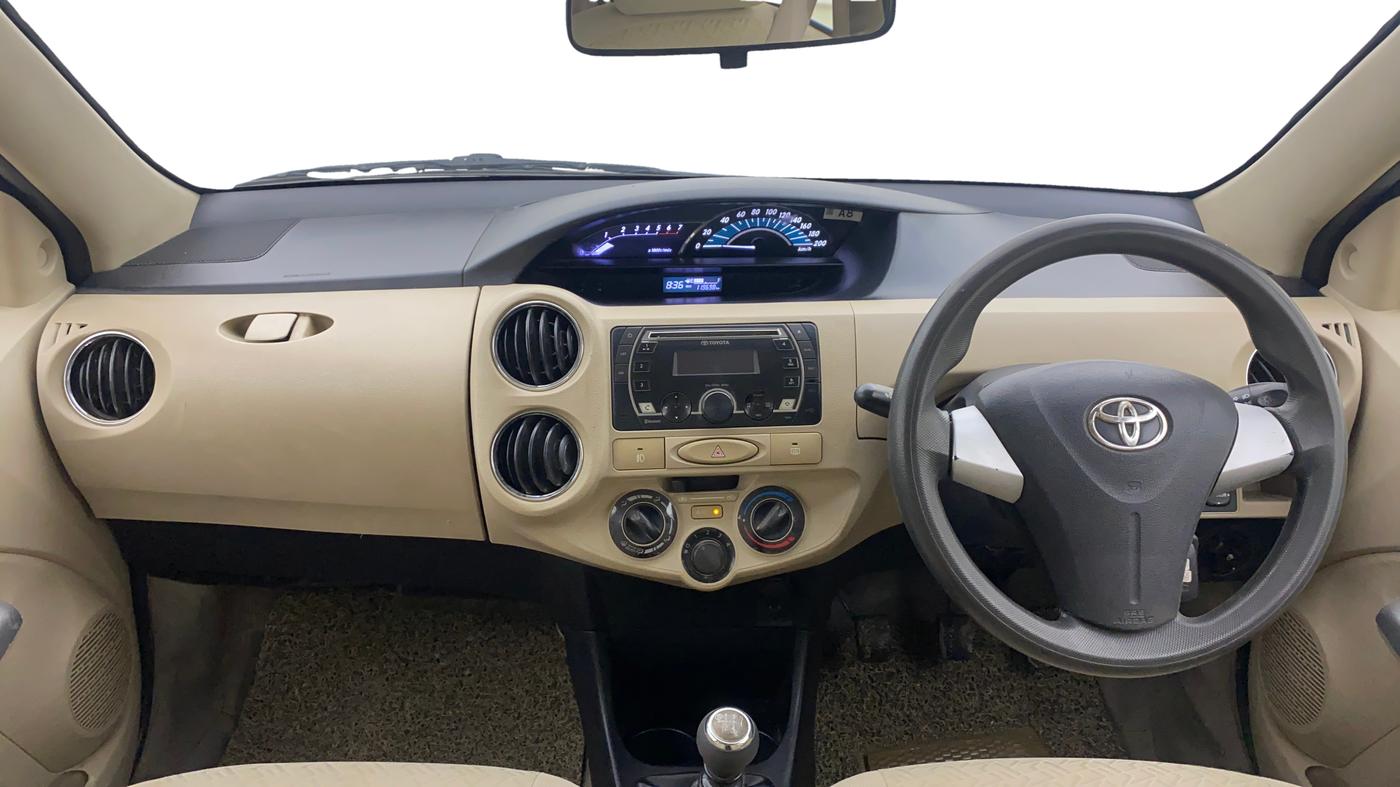 2018 Toyota Etios VD PLATINUM, Diesel, Manual, 1,19,697 km, Dashboard