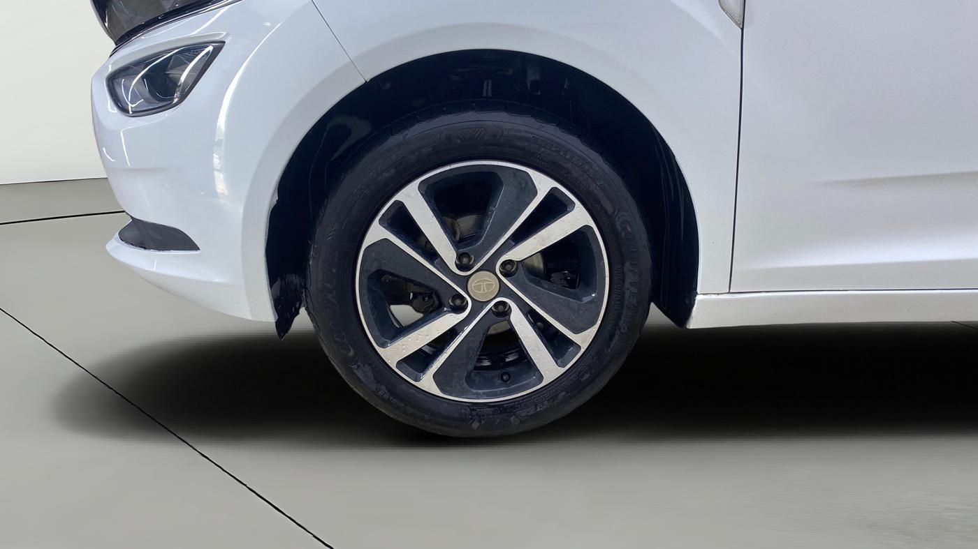 2022 Tata ALTROZ XZ PETROL, Petrol, Manual, 54,827 km, Left Front Wheel