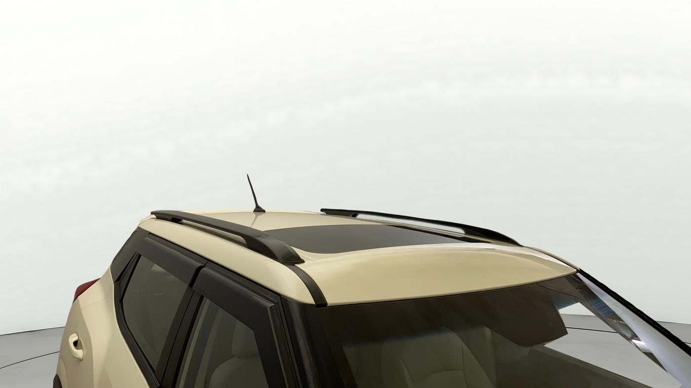 2022 Mahindra XUV300 W8 (O) 1.2 PETROL AMT, Petrol, Automatic, 39,378 km, Roof