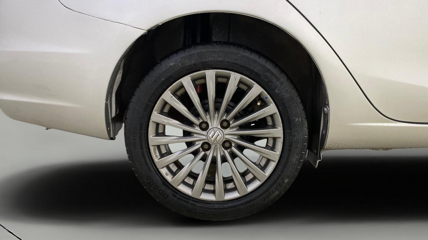 2016 Maruti Ciaz ZXI+, Petrol, Manual, 64,202 km, Right Rear Wheel