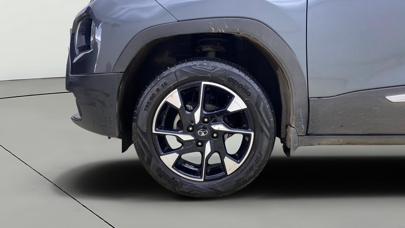 2024 Tata PUNCH Creative Dual Tone AMT Sunroof , Petrol, Automatic, 14,120 km, Left Front Wheel