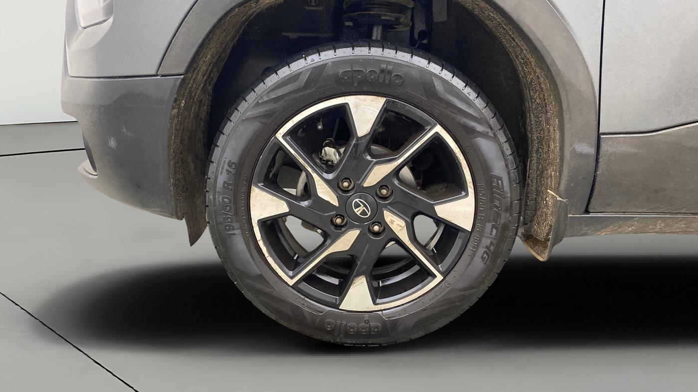2024 Tata PUNCH Creative Plus AMT, Petrol, Automatic, 20,797 km, Left Front Wheel