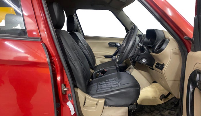 2016 Mahindra TUV300 T6, Diesel, Manual, 75,838 km, Right Side Front Door Cabin