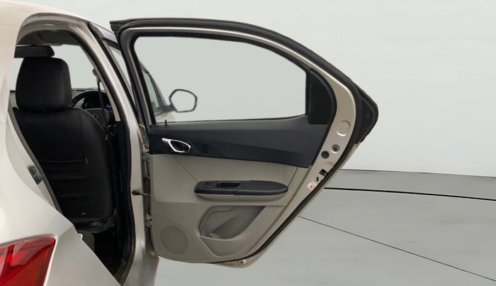 2018 Tata Tiago XZ PETROL, Petrol, Manual, 1,39,758 km, RHS Rear Door