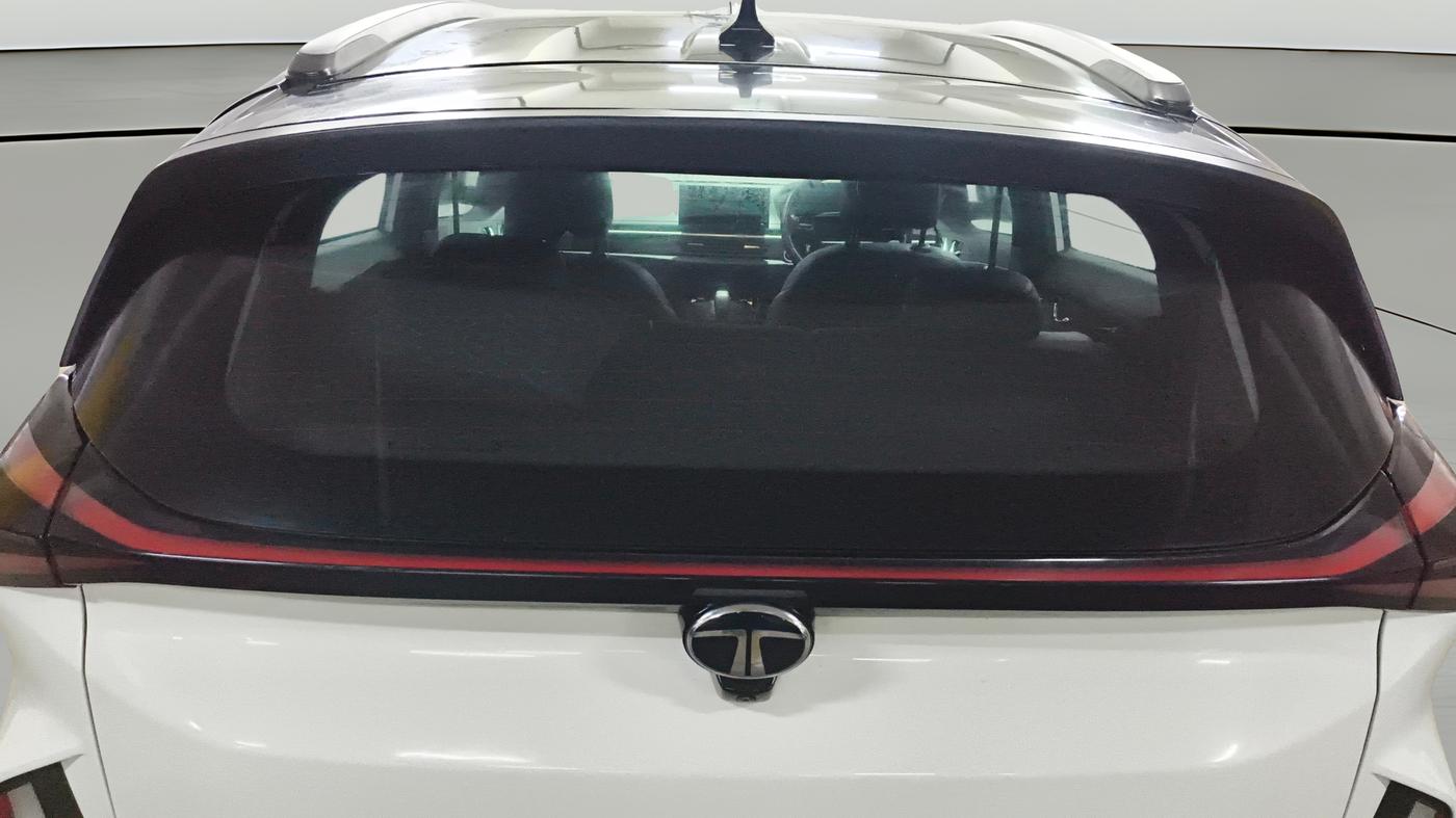 2024 Tata NEXON FEARLESS + SUNROOF DUAL TONE 1.5 DIESEL, Diesel, Manual, 79,275 km, Rear Windshield