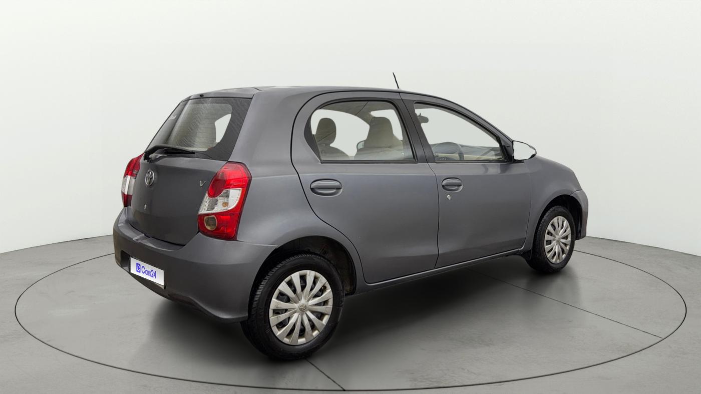 2018 Toyota Etios Liva V, Petrol, Manual, 33,406 km, Right Back Diagonal