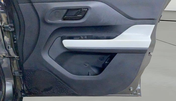 2023 Tata PUNCH PURE MT, Petrol, Manual, 33,214 km, Driver Side Door Panels Control