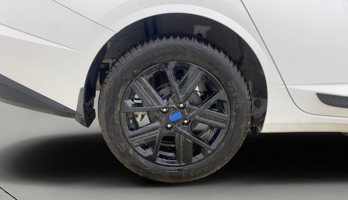 2024 Hyundai Verna SX (O) 1.5 TURBO PETROL MT, Petrol, Manual, 5,204 km, Right Rear Wheel