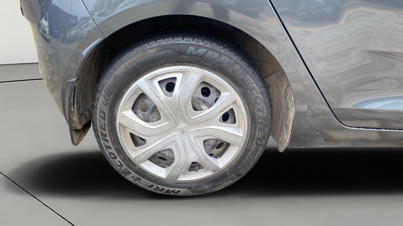 2023 Tata ALTROZ XM PLUS SUNROOF, CNG, Manual, 35,209 km, Right Rear Wheel