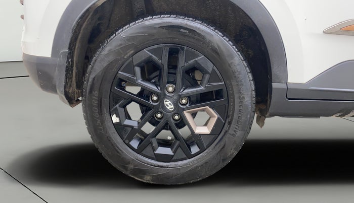 2024 Hyundai VENUE SX(O) 1.0 Turbo DCT Knight Edition, Petrol, Automatic, 15,504 km, Right Rear Wheel