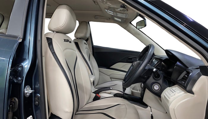 2022 Mahindra XUV300 W6 1.5 DIESEL AMT, Diesel, Automatic, 17,740 km, Right Side Front Door Cabin