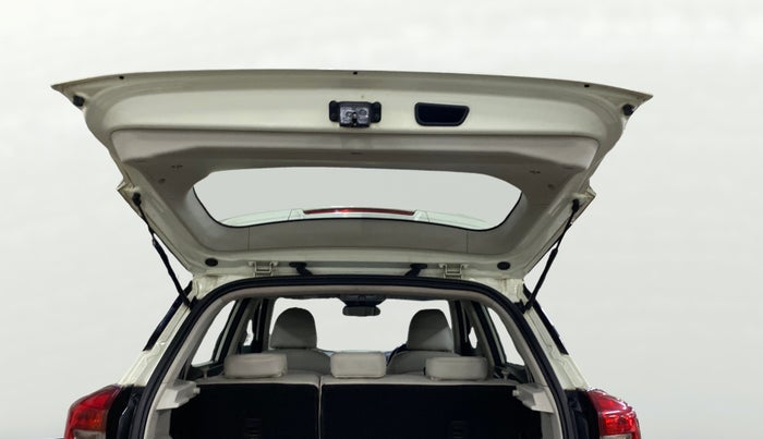 2022 Mahindra XUV300 W8 (O) 1.2 PETROL, Petrol, Manual, 61,570 km, Boot Door Open