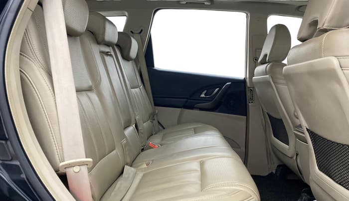 2016 Mahindra XUV500 W10 AT, Diesel, Automatic, 67,801 km, Right Side Rear Door Cabin