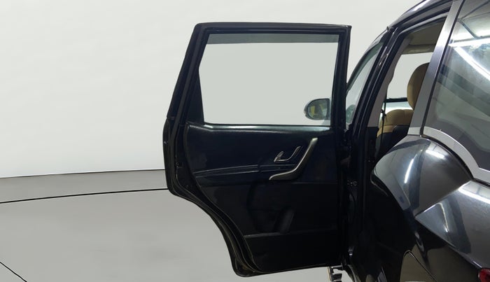 2019 Mahindra XUV500 W7, Diesel, Manual, 1,03,090 km, LHS Rear Door