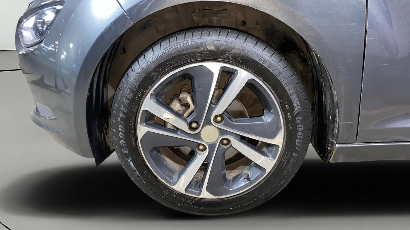 2023 Tata ALTROZ  XZ PLUS (S) , Diesel, Manual, 54,159 km, Left Front Wheel