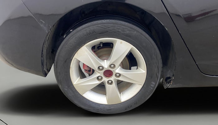 2014 Hyundai New Elantra 1.6 SX AT DIESEL, Diesel, Automatic, 1,02,277 km, Right Rear Wheel