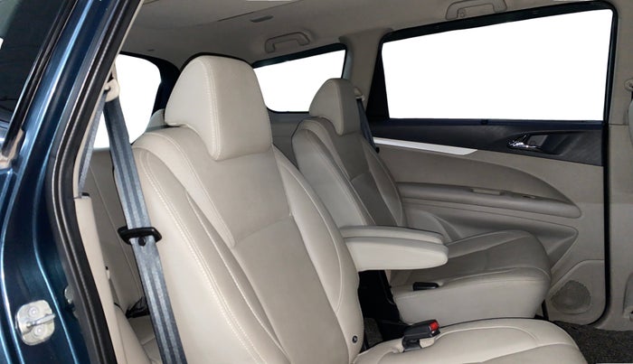 2018 Mahindra MARAZZO M8 7 STR, Diesel, Manual, 57,465 km, Right Side Rear Door Cabin