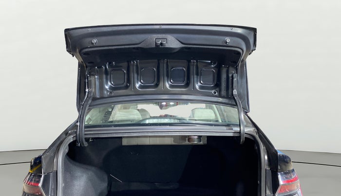 2024 Hyundai Verna SX (O) 1.5 MPI MT, Petrol, Manual, 9,359 km, Boot Door Open