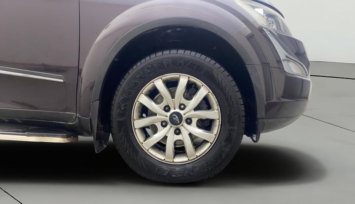 2015 Mahindra XUV500 W10, Diesel, Manual, 77,461 km, Right Front Wheel