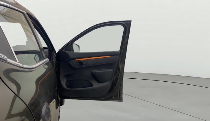 2017 Renault Kwid CLIMBER 1.0, Petrol, Manual, 40,348 km, RHS Front Door