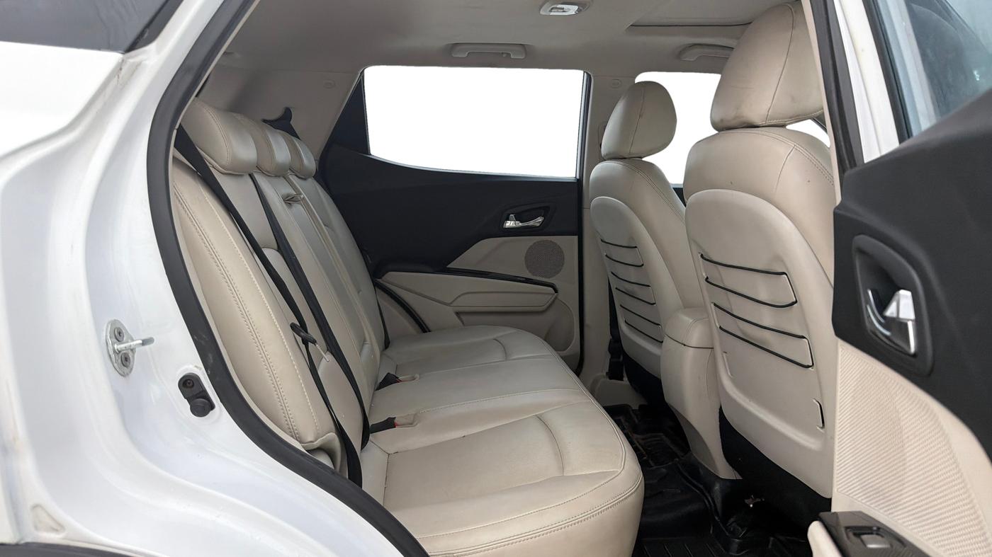 2024 Mahindra XUV300 W8 (O) 1.5 DIESEL, Diesel, Manual, 23,542 km, Right Side Rear Door Cabin