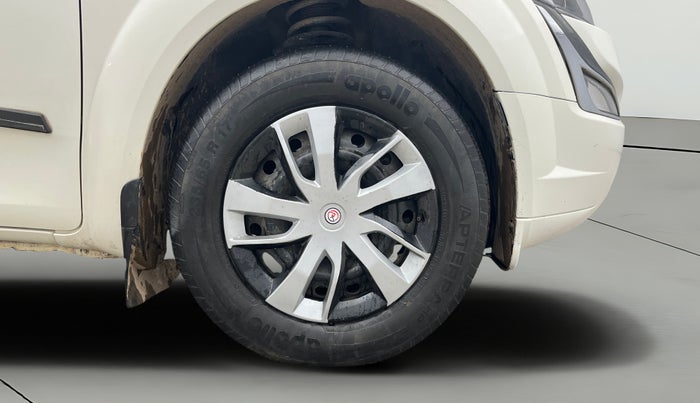 2020 Mahindra XUV500 W5, Diesel, Manual, 56,961 km, Right Front Wheel