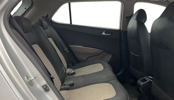 2016 Hyundai Grand i10 SPORTZ 1.2 KAPPA VTVT, Petrol, Manual, 68,420 km, Right Side Rear Door Cabin