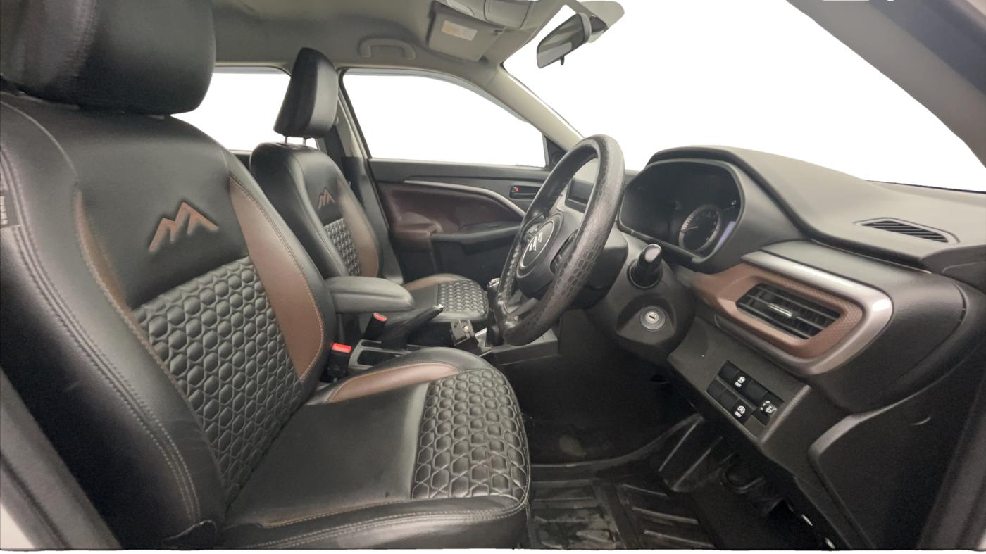 2023 Maruti BREZZA VXI SMART HYBRID, Petrol, Manual, 45,553 km, Right Side Front Door Cabin