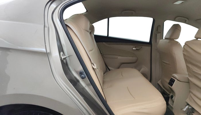 2019 Maruti Ciaz SIGMA 1.5 SHVS MT  PETROL, Petrol, Manual, 75,428 km, Right Side Rear Door Cabin