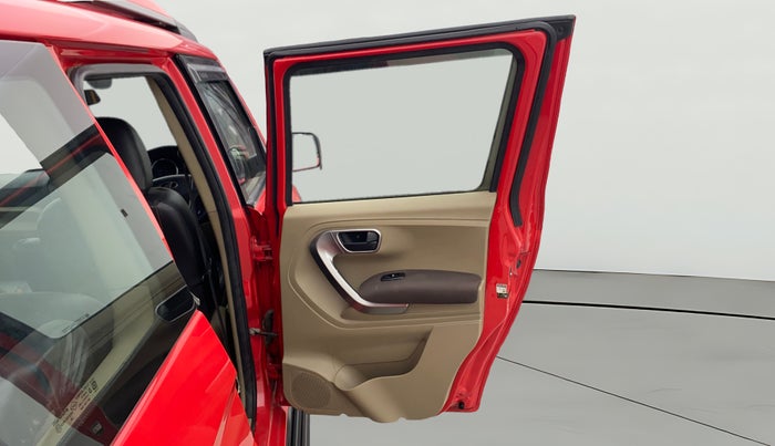 2019 Mahindra TUV300 T10, Diesel, Manual, 90,633 km, RHS Rear Door