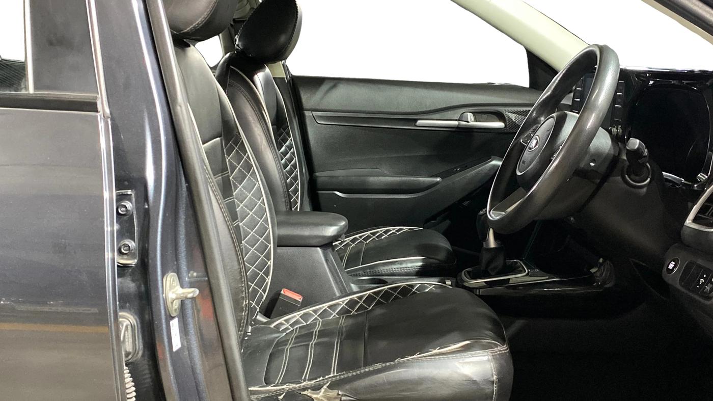 2021 KIA SELTOS HTK PLUS 1.5 DIESEL, Diesel, Manual, 1,00,820 km, Right Side Front Door Cabin