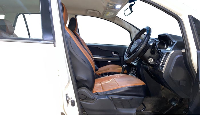 2017 Tata Hexa XMA 4X2 7 STR, Diesel, Automatic, 77,501 km, Right Side Front Door Cabin