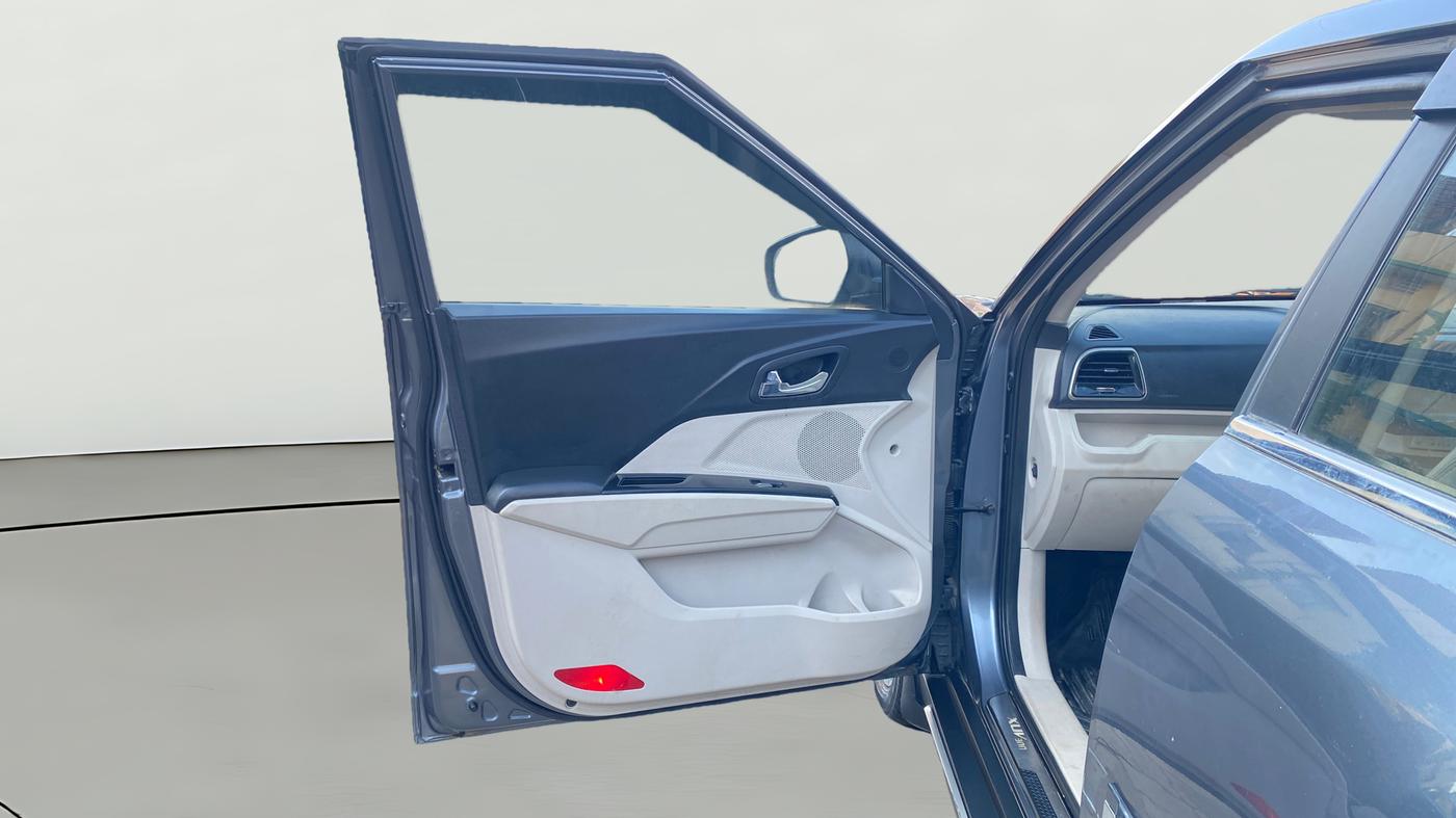 2021 Mahindra XUV300 W8 (O) 1.2 PETROL, Petrol, Manual, 47,115 km, LHS Front Door