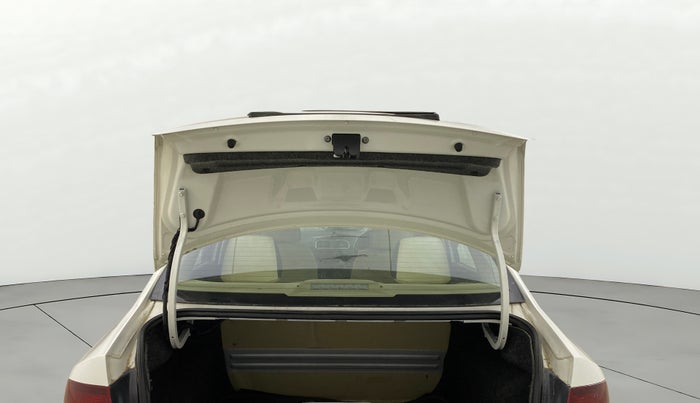 2017 Skoda Rapid AMBITION 1.6 MPI AT, Petrol, Automatic, 61,048 km, Boot Door Open