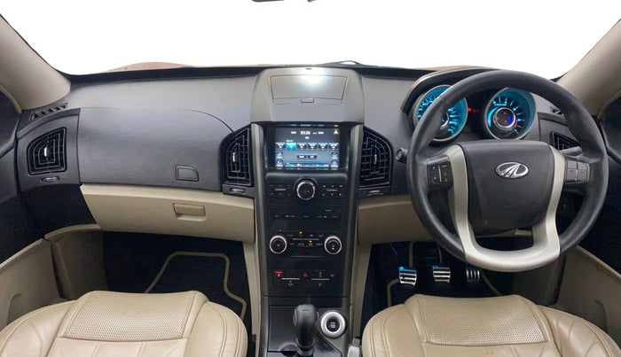 2017 Mahindra XUV500 W10, Diesel, Manual, 99,576 km, Dashboard