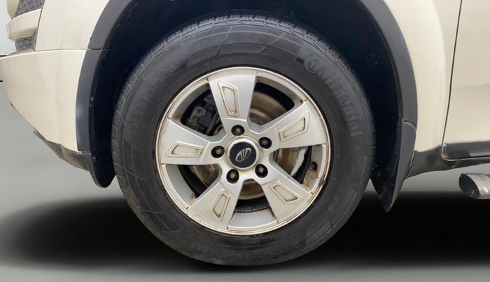 2012 Mahindra XUV500 W8 AWD, Diesel, Manual, 1,23,095 km, Left Front Wheel