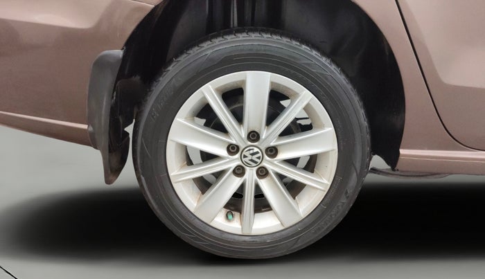 2017 Volkswagen Vento HIGHLINE PETROL AT, Petrol, Automatic, 1,13,017 km, Right Rear Wheel