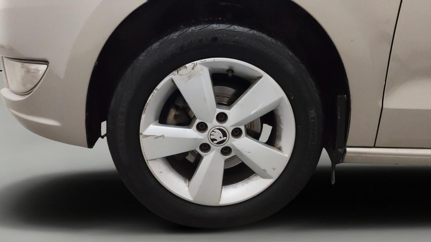 2016 Skoda Rapid 1.5 TDI CR STYLE PLUS AT, Diesel, Automatic, 1,11,375 km, Left Front Wheel