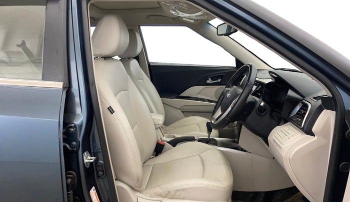 2021 Mahindra XUV300 W8 (O) 1.2 PETROL AMT, Petrol, Automatic, 45,205 km, Right Side Front Door Cabin