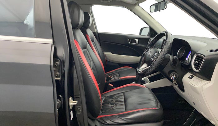 2023 Hyundai VENUE E 1.2, CNG, Manual, 76,125 km, Right Side Front Door Cabin